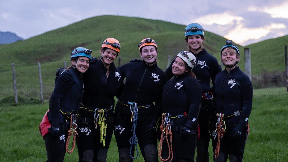 An authentic New Zealand canyoning experience for all year round! As night falls, be guided by the light of the glow worms and stars!